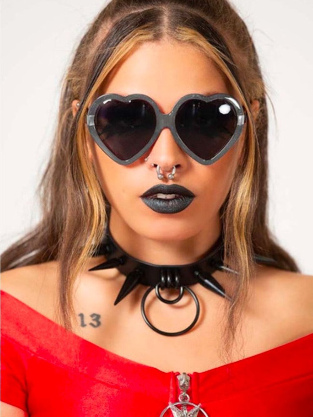 Killstar ✦ Disco Enfer Sunglasses ✦ Black Glitter Heart Frame w/ Pentagram Arms - Picture 10 of 12